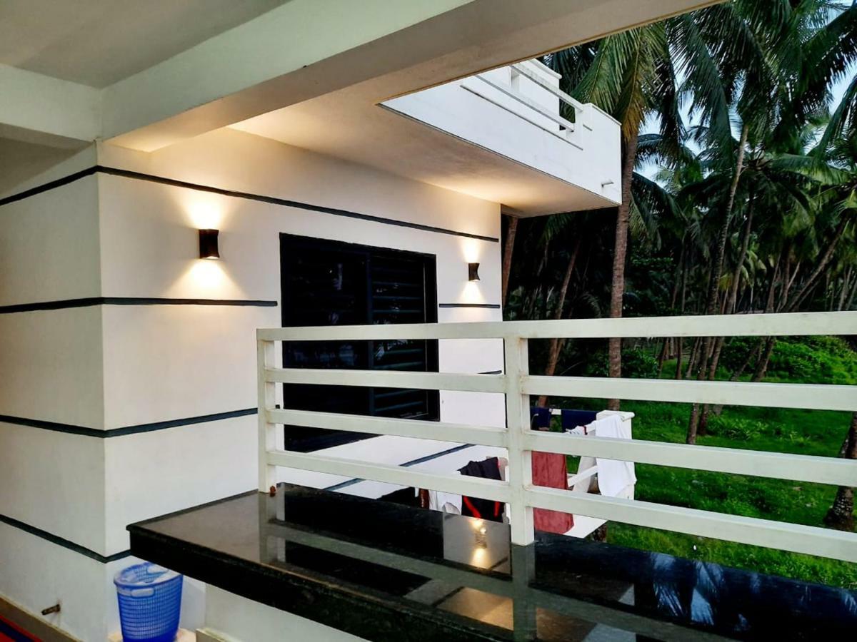 Corniche Beach Resort Mulappilangad Ngoại thất bức ảnh